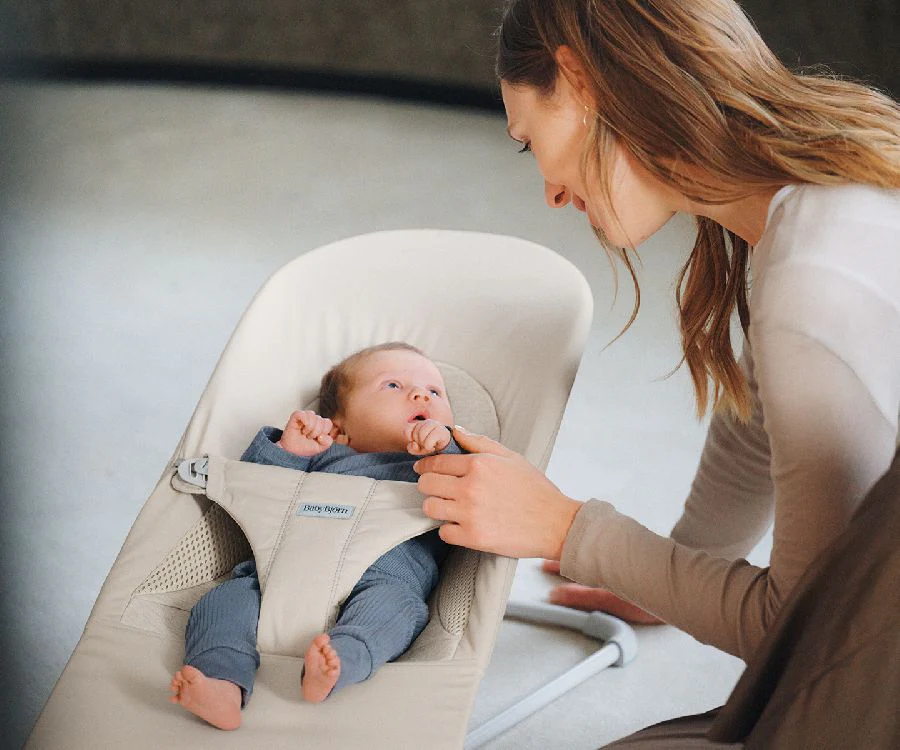 * Babybjörn Wipstoeltje Balance Soft Mesh | Lichtbeige - Image 2