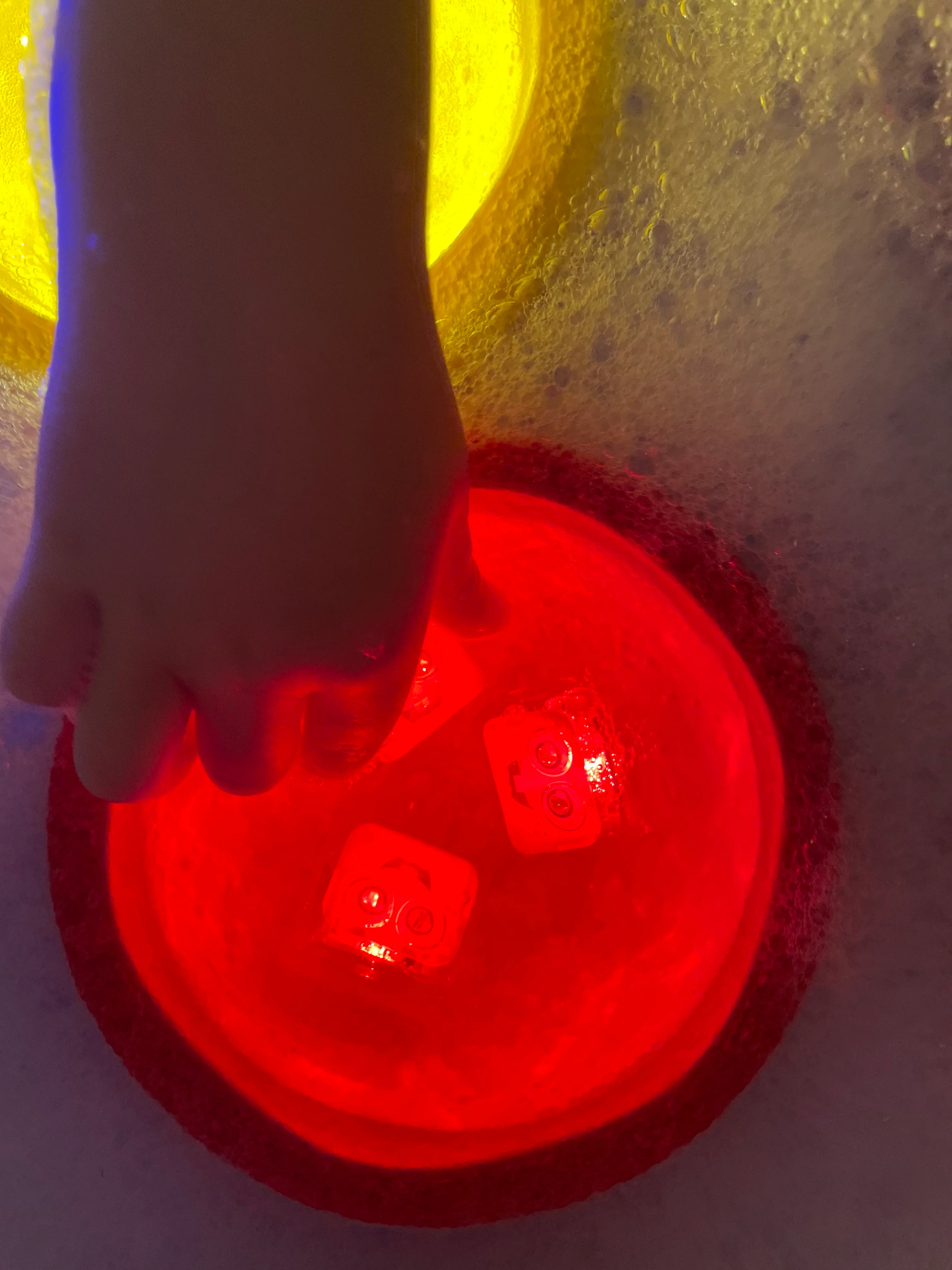 Glo Pals Light Up Cubes Badspeelgoed Rood | Sammy - Image 3