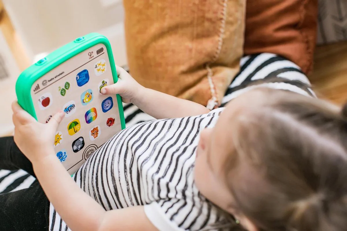 * Hape Houten Baby Magic Touch Tablet - Image 3