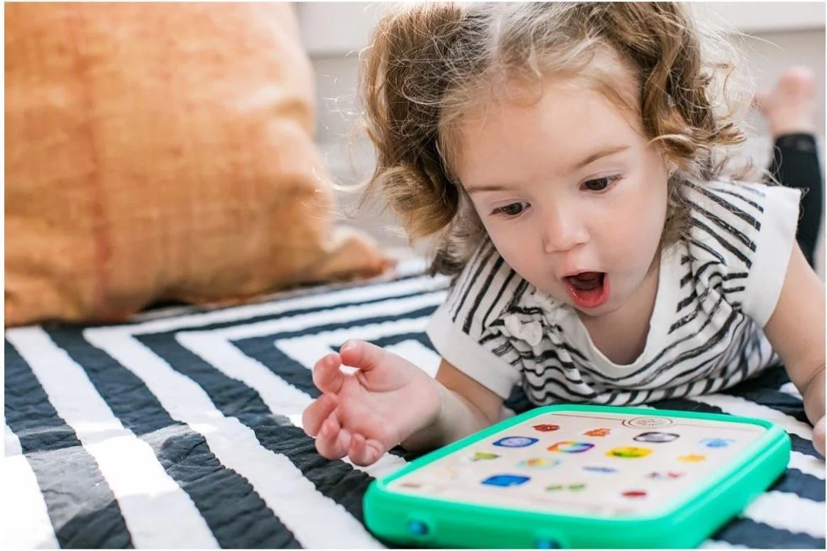 * Hape Houten Baby Magic Touch Tablet - Image 4
