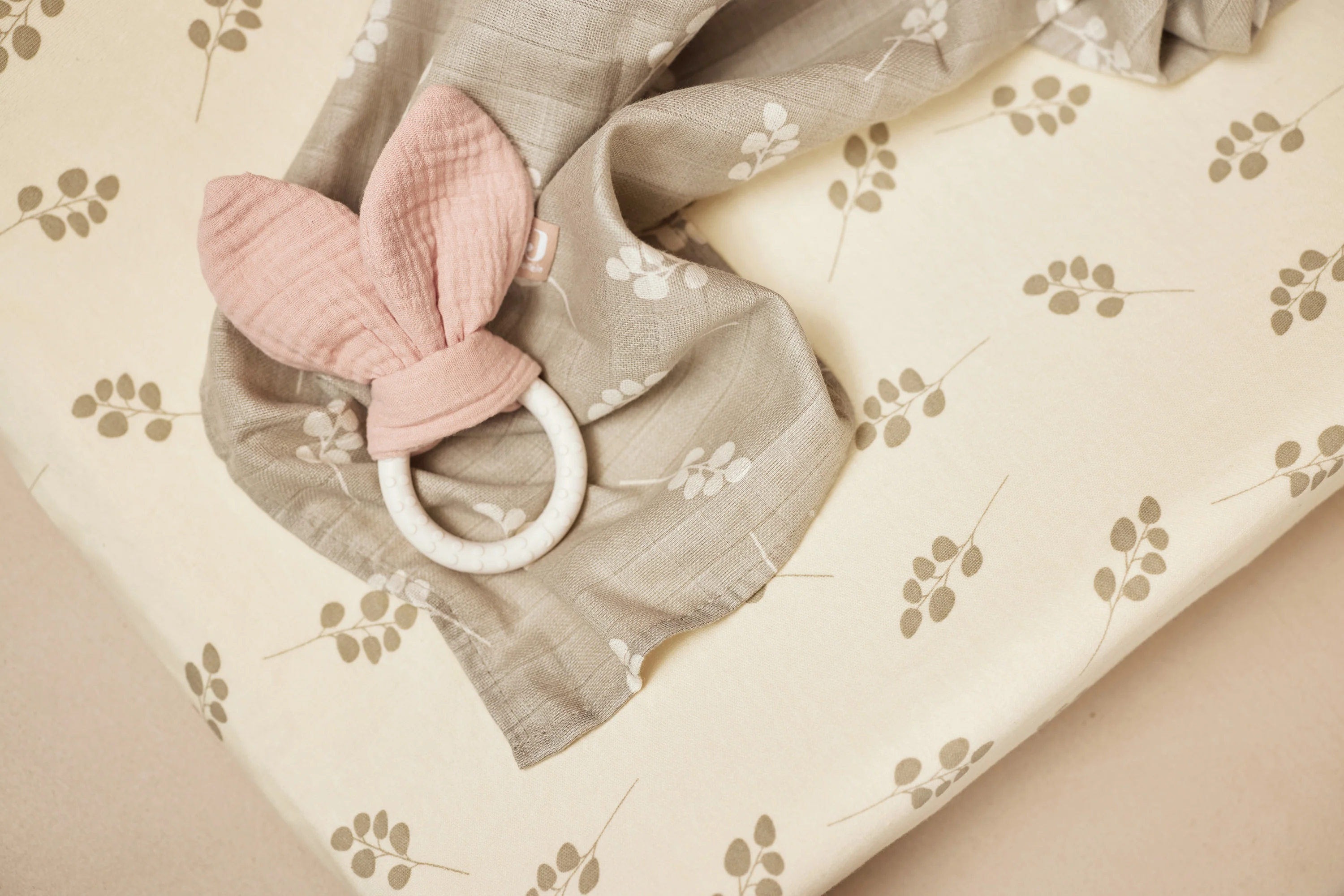 * Jollein Bijtring Siliconen Bunny Ears | Wild Rose - Image 3