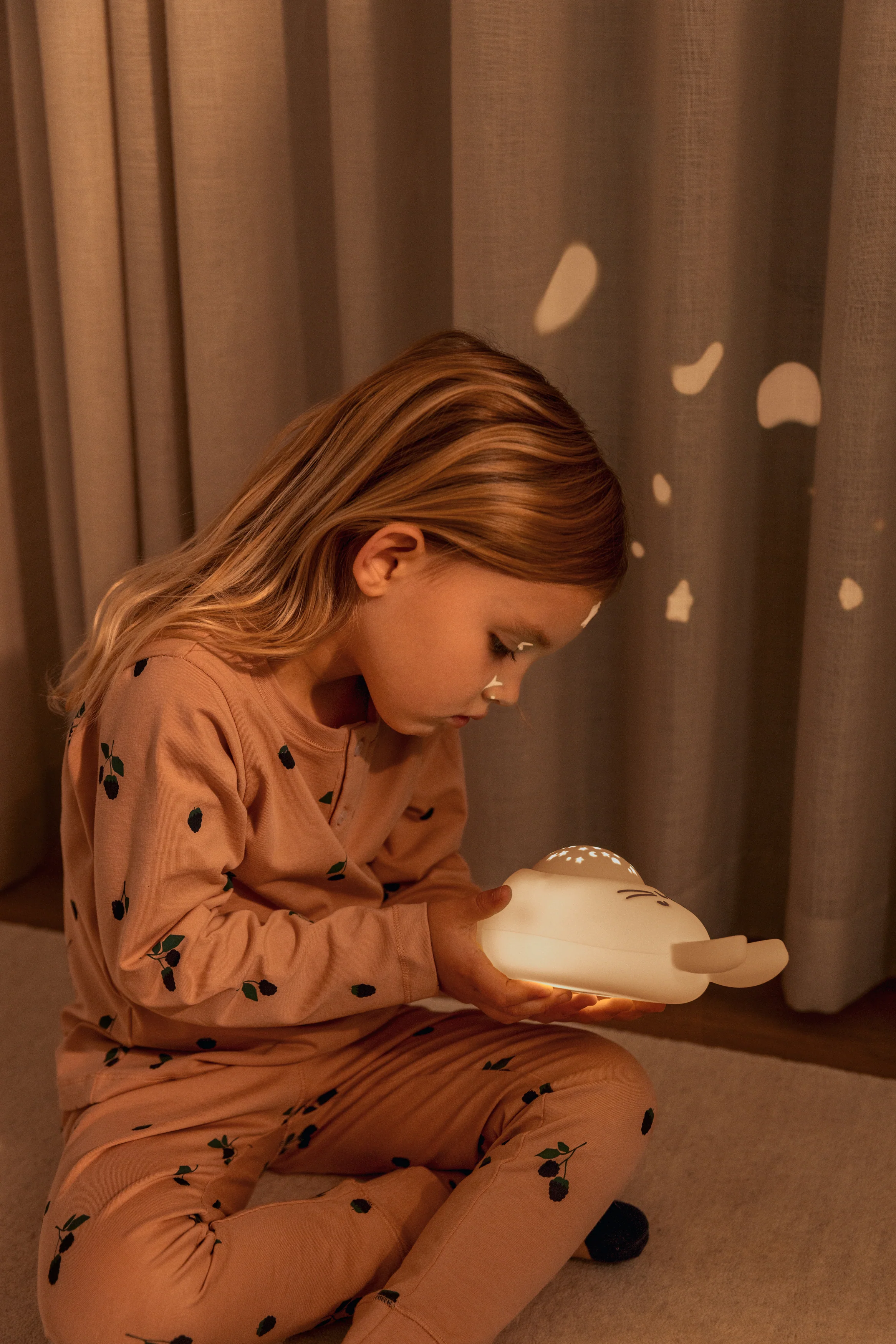 * Liewood Manuel Rabbit Sound And Projector Lamp | Sandy - Image 3