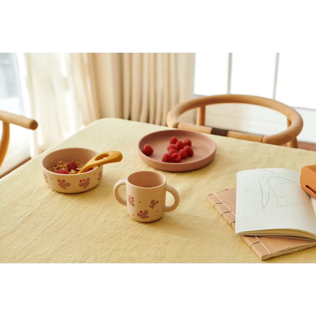 * Liewood Vivi Printed Eetset | Butterfly / Apple Blossom - Image 2