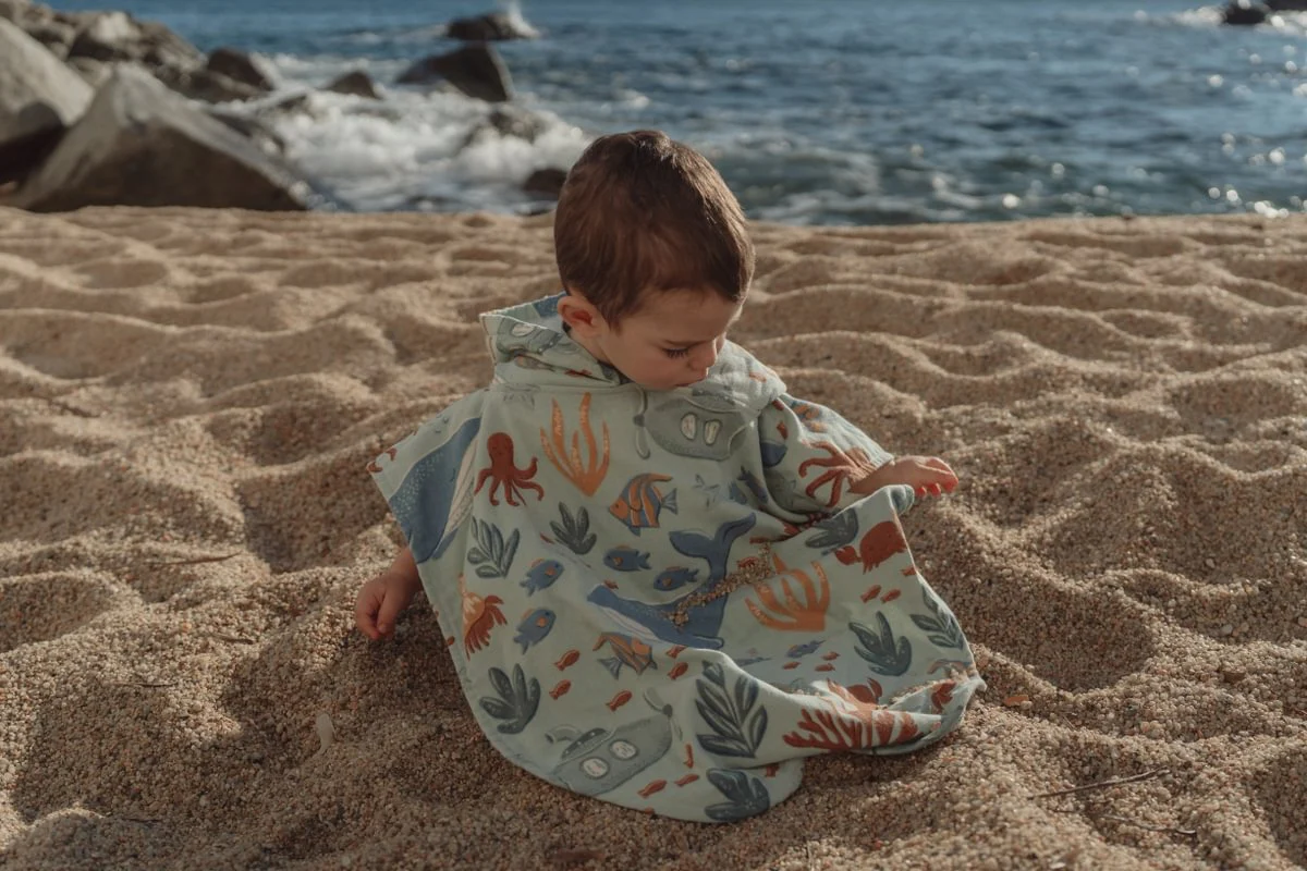 Little Dutch Strandponcho | Ocean World Multicolour - Image 5