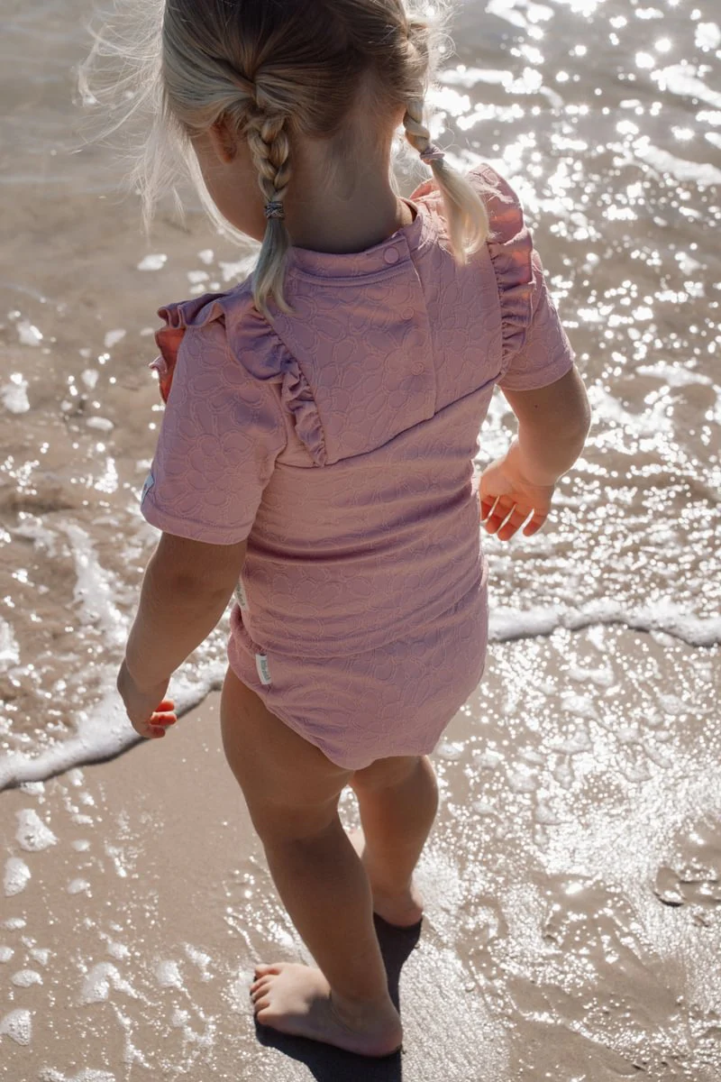 * Little Dutch UV Zwemshirt Korte Mouwen | Dreamy Pink Rose - Image 4