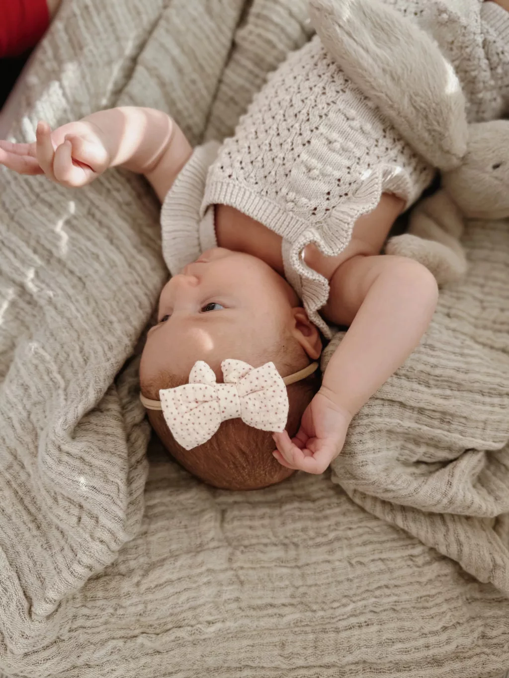 * Mrs. Ertha Little Bow Haarband | Unique Dots - Image 2