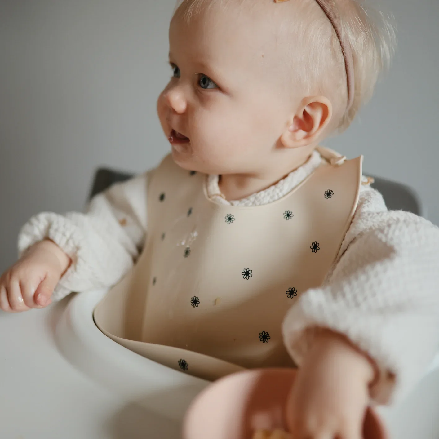 Mushie Bibs Siliconen Slab | Black Daisy - Image 2