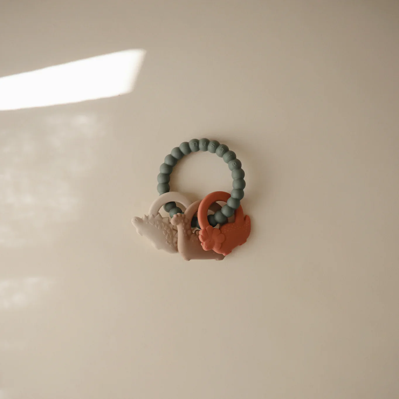 Mushie Bijtring Silicone Dino Ring - Image 6