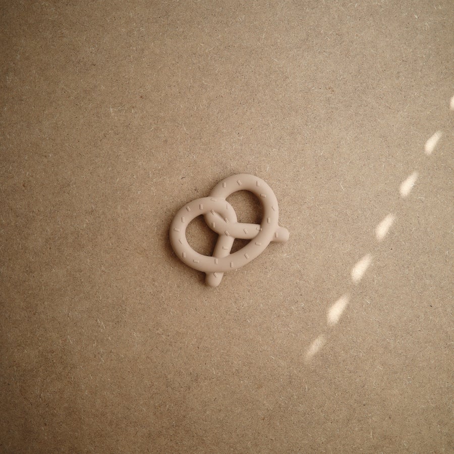 Mushie Bijtring Silicone Pretzel Teether - Image 2