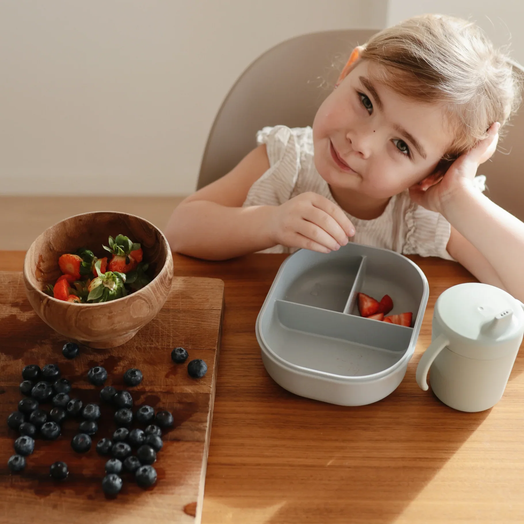 * Mushie Lunchbox Met Vakjes & Bestek | Cloud - Image 2
