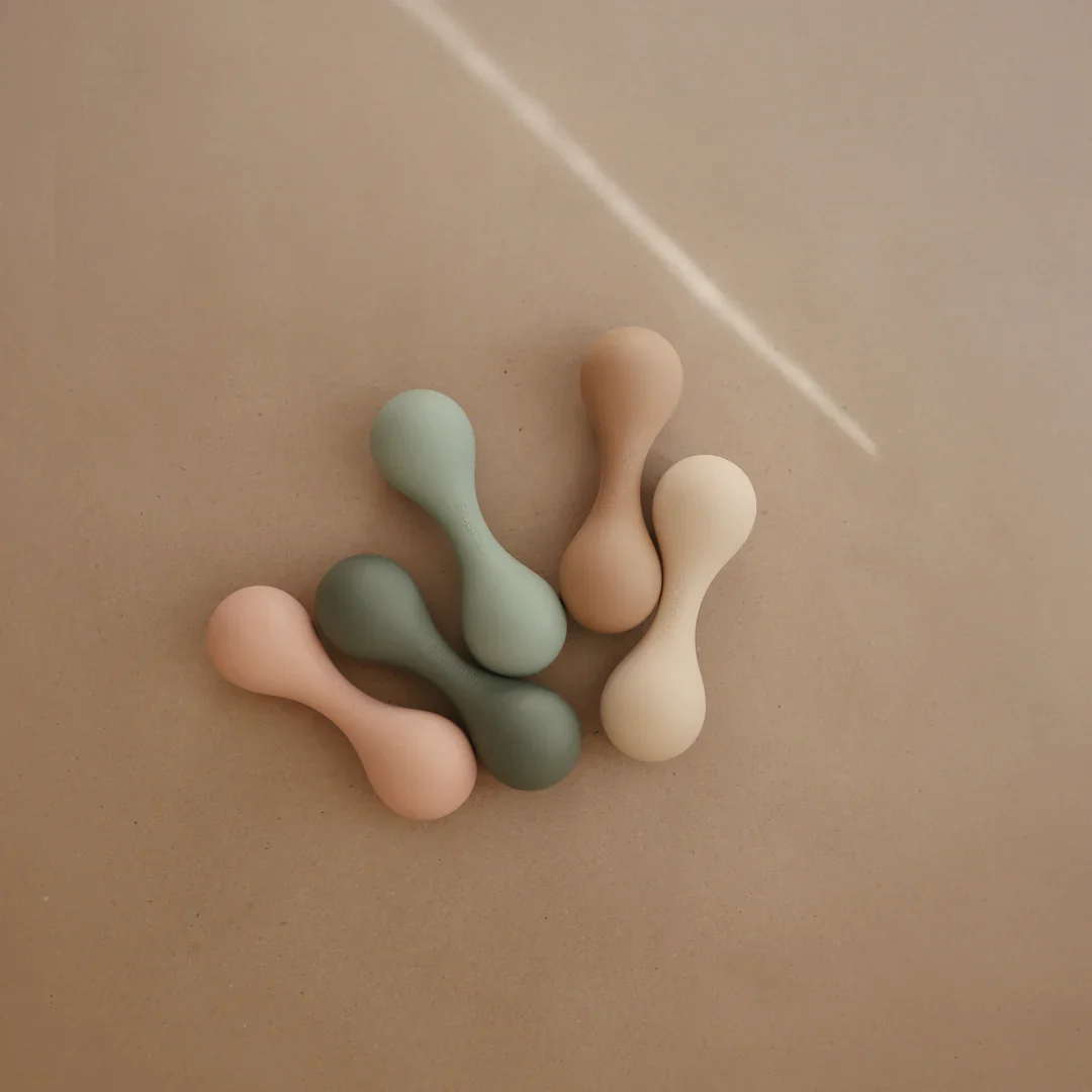 * Mushie Silicone Baby Rattle Toy Rammelaar | Shifting Sand - Image 4