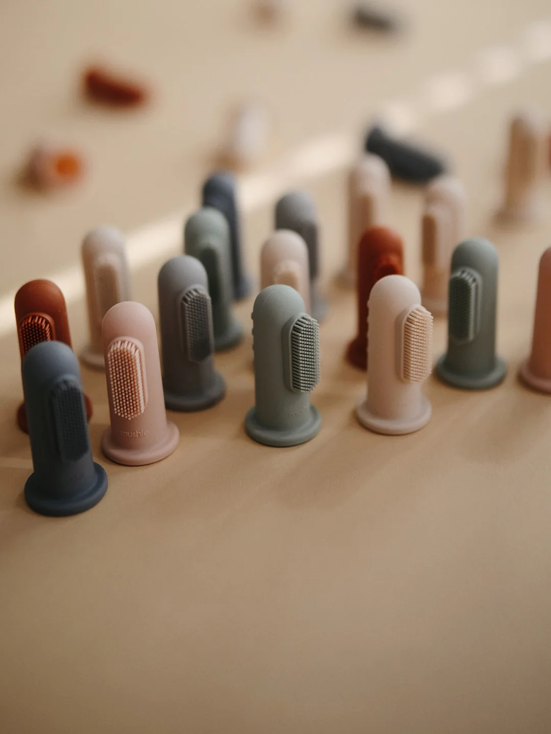 Mushie siliconen vingertandenborstel set 2 stuks | Clay - Image 4
