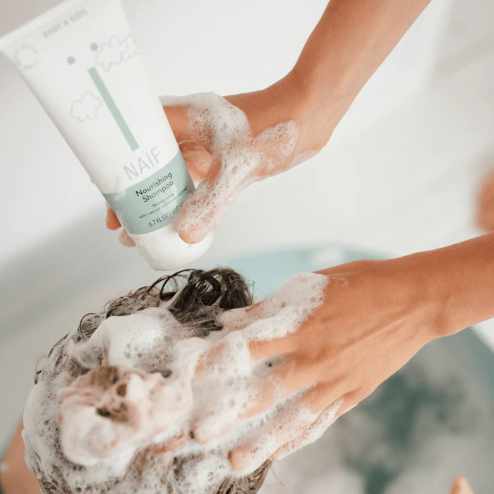 Naïf Value Set Shampoo & Wash Gel - Image 3