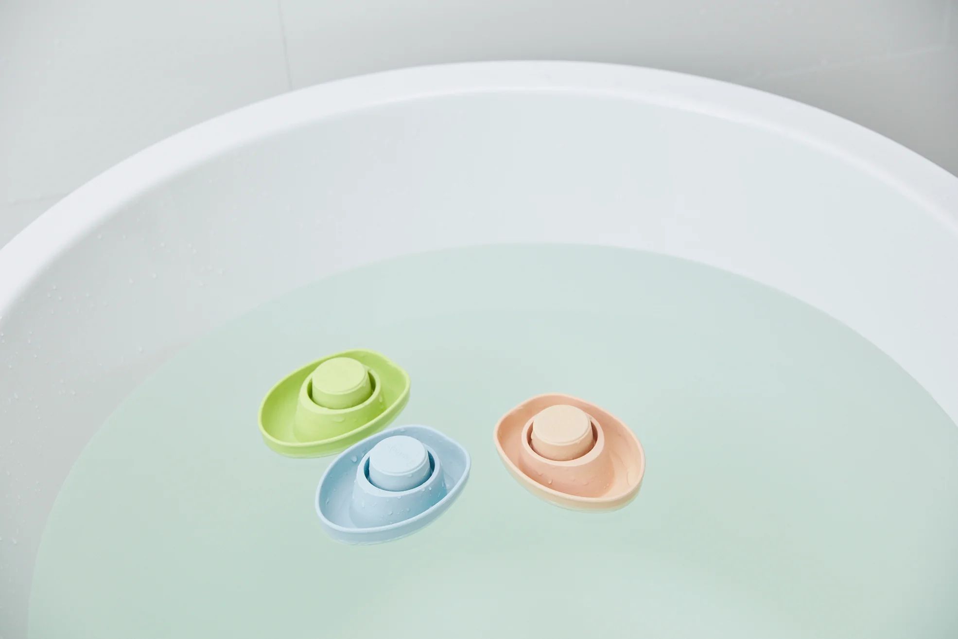 * Plantoys Badspeelgoed Rubber Boat | Pastel Green - Image 7