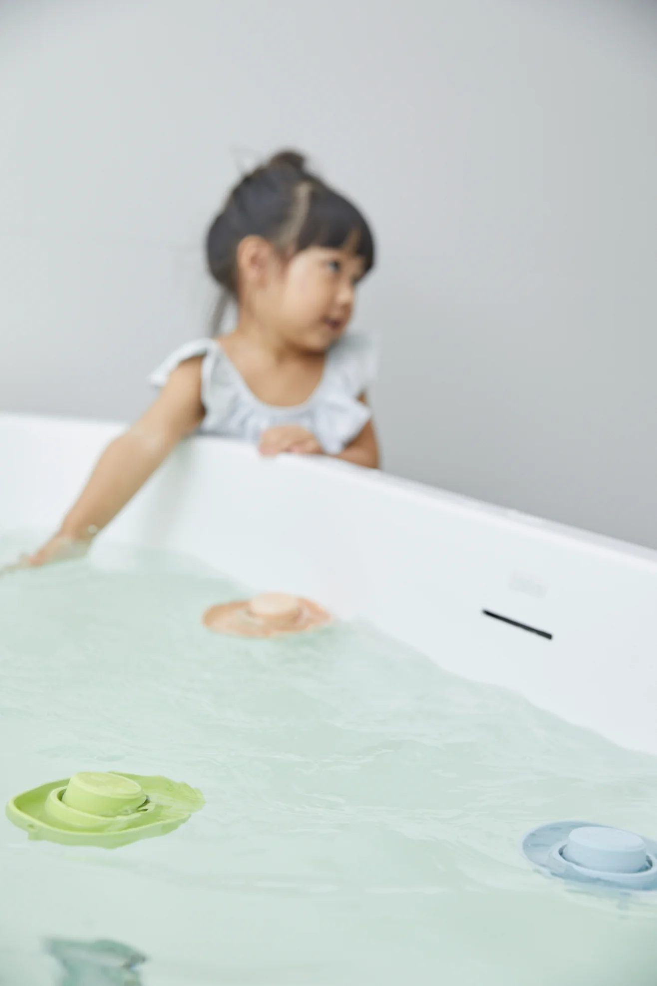 * Plantoys Badspeelgoed Rubber Boat | Pastel Green - Image 8