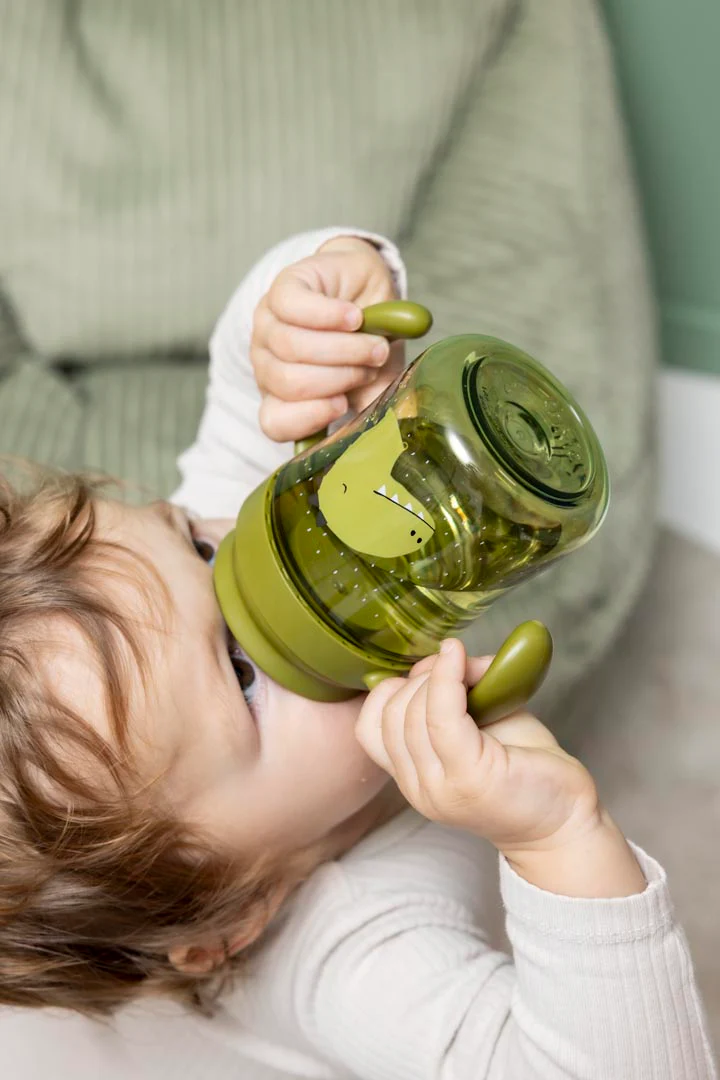 Trixie Tritan Drinkbeker Met Handvaten 240ml  +6m | Mr. Dino - Image 3